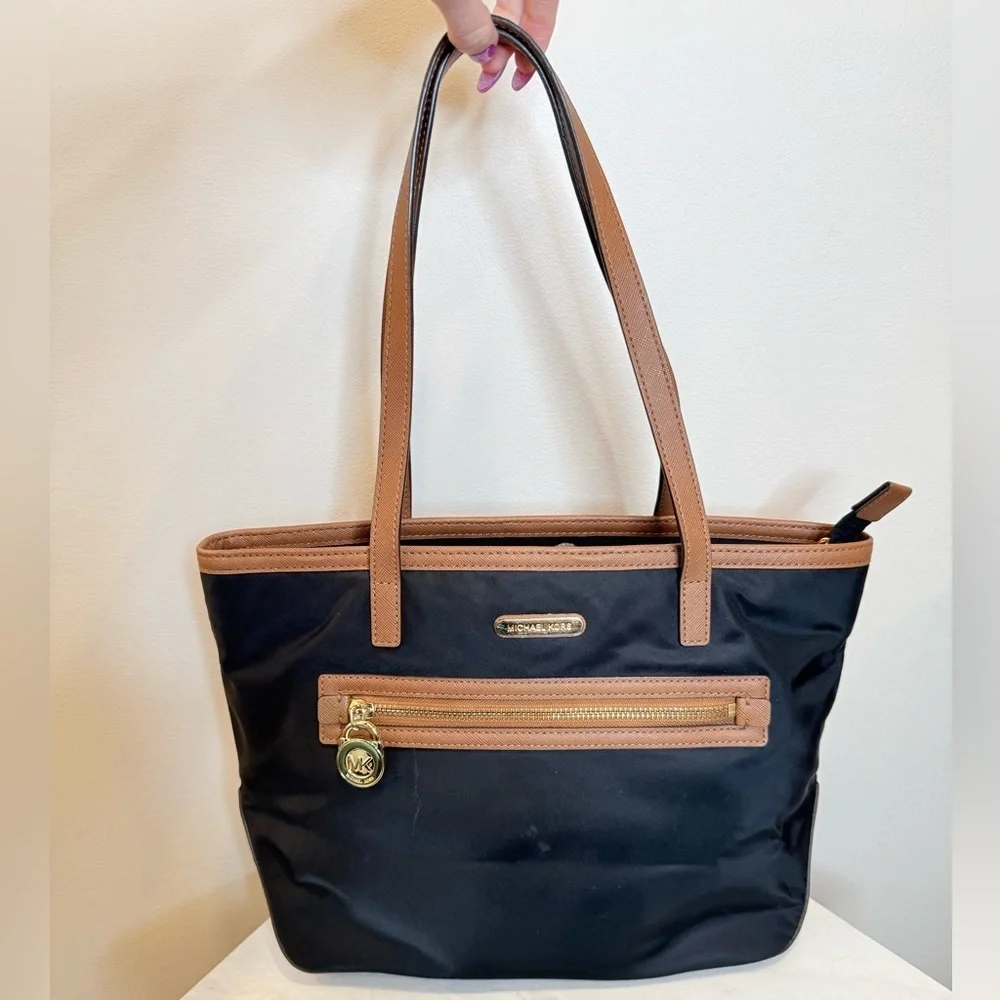 🔥Michael Kors Classic Women’s Black and Tan Tote Bag EUC🔥